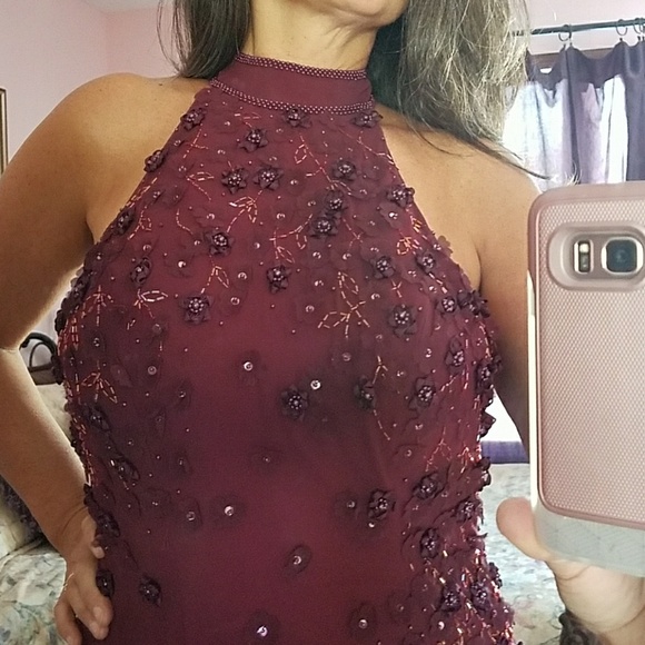 Stunning burgundy gown - Picture 2 of 7